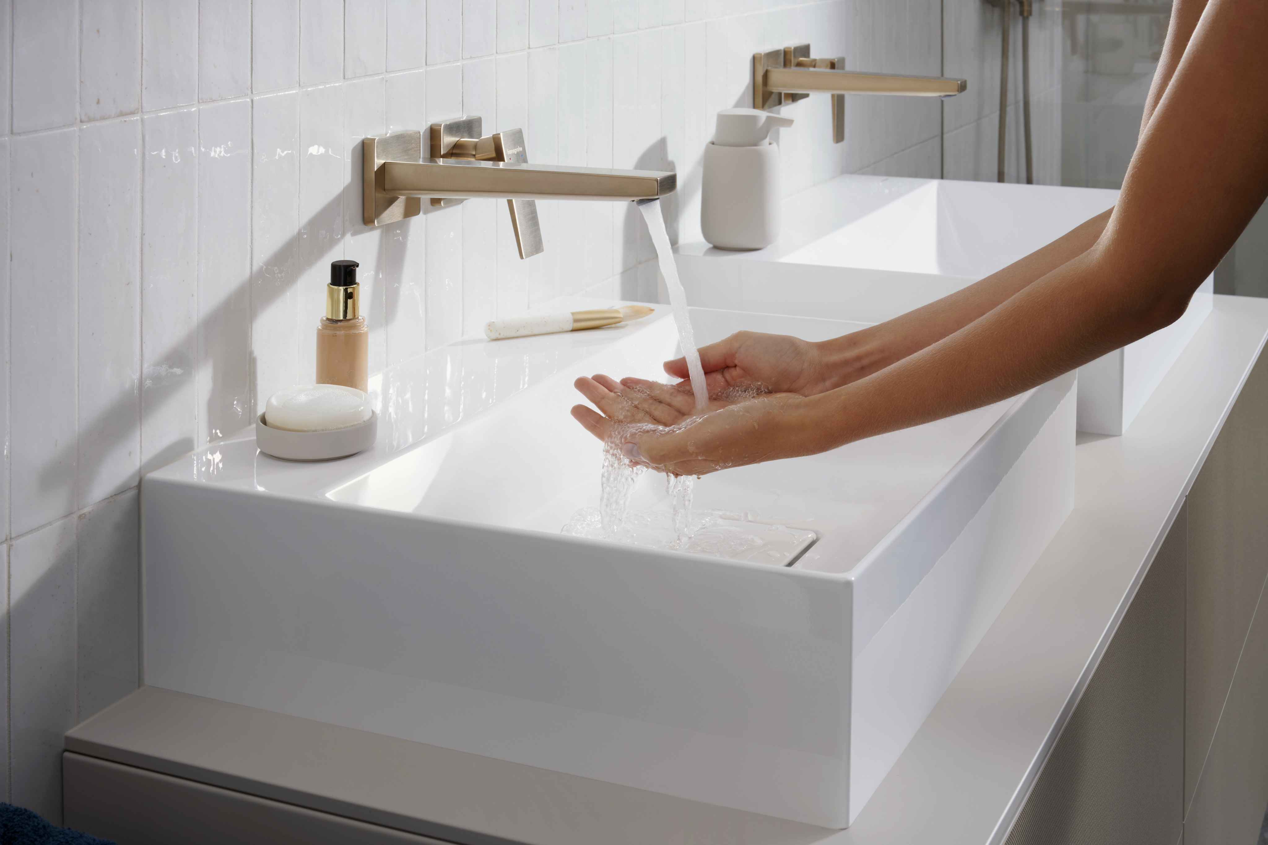 Close-up: Single lever basin mixer for concealed installation wall-mounted with lever handle and spout 22 5 cm