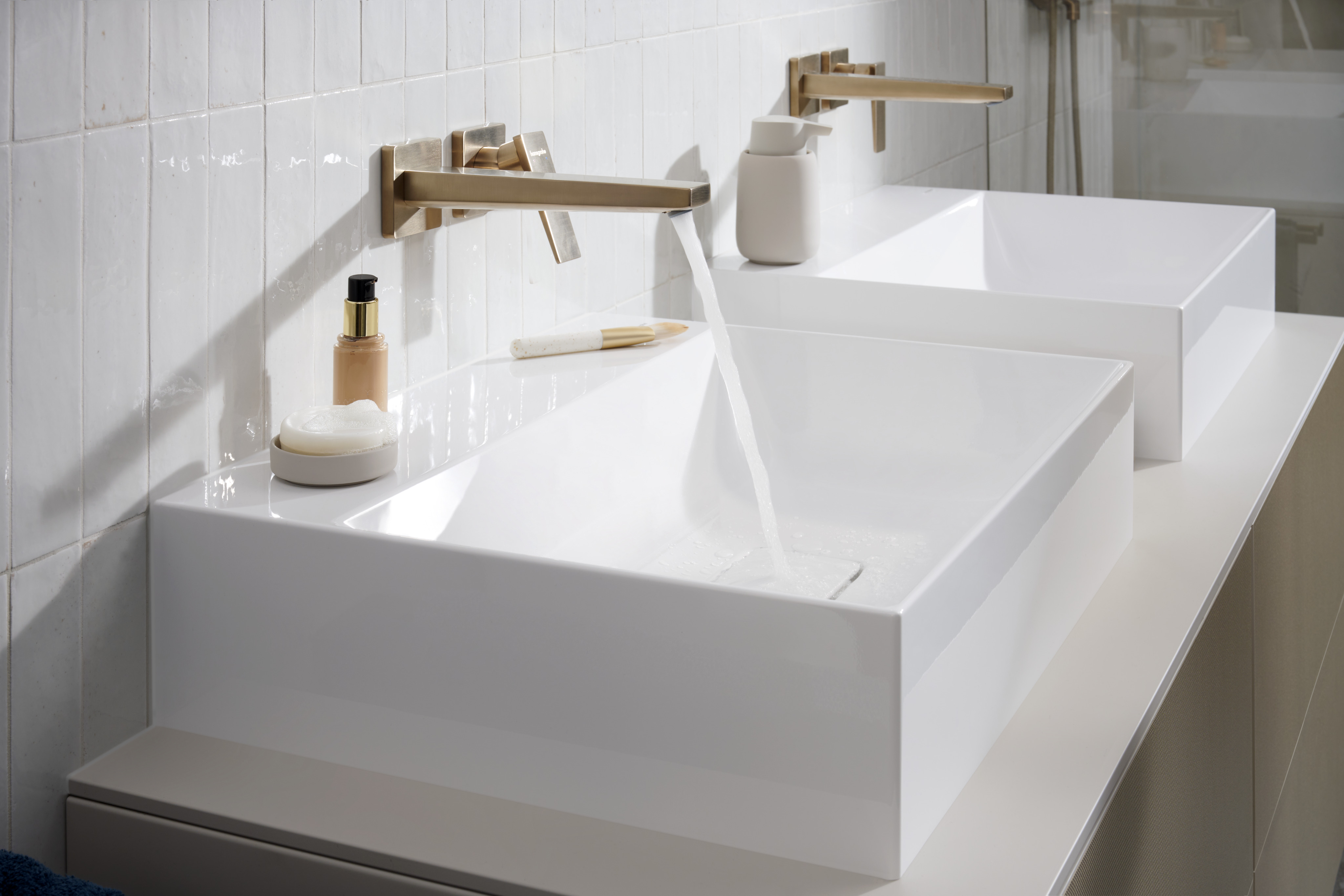 Close-up: Single lever basin mixer for concealed installation wall-mounted with lever handle and spout 22 5 cm