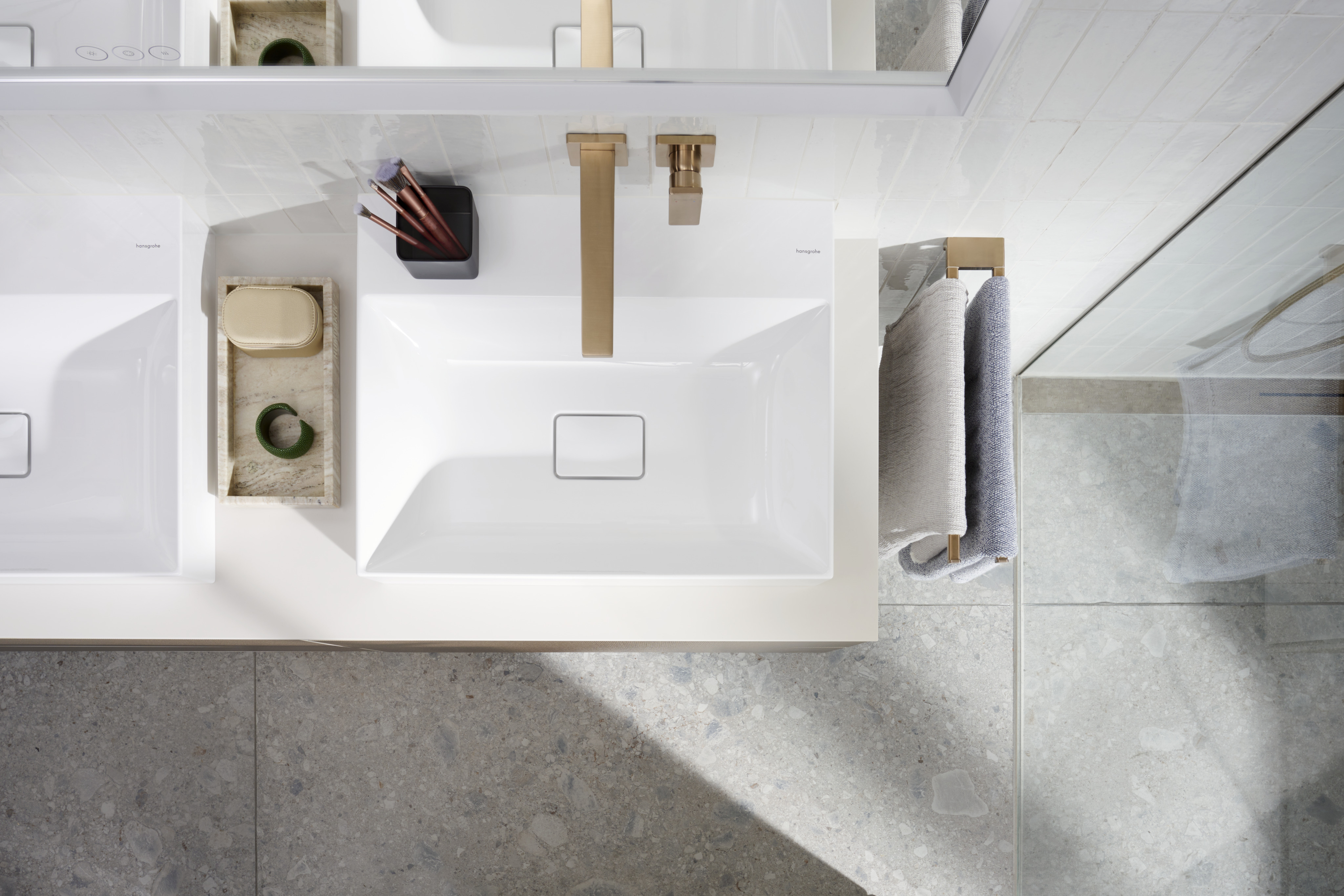 Close-up: Single lever basin mixer for concealed installation wall-mounted with lever handle and spout 22 5 cm