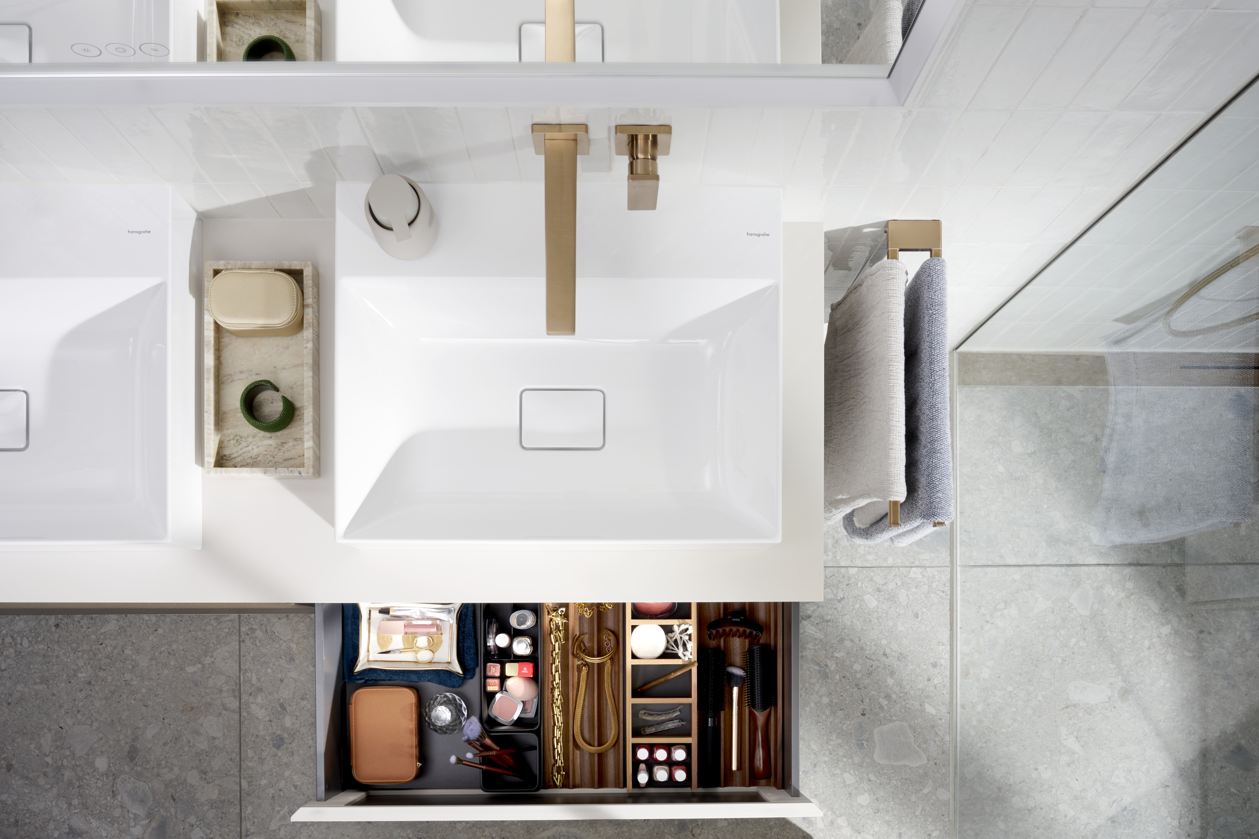 Close-up: Single lever basin mixer for concealed installation wall-mounted with lever handle and spout 22 5 cm