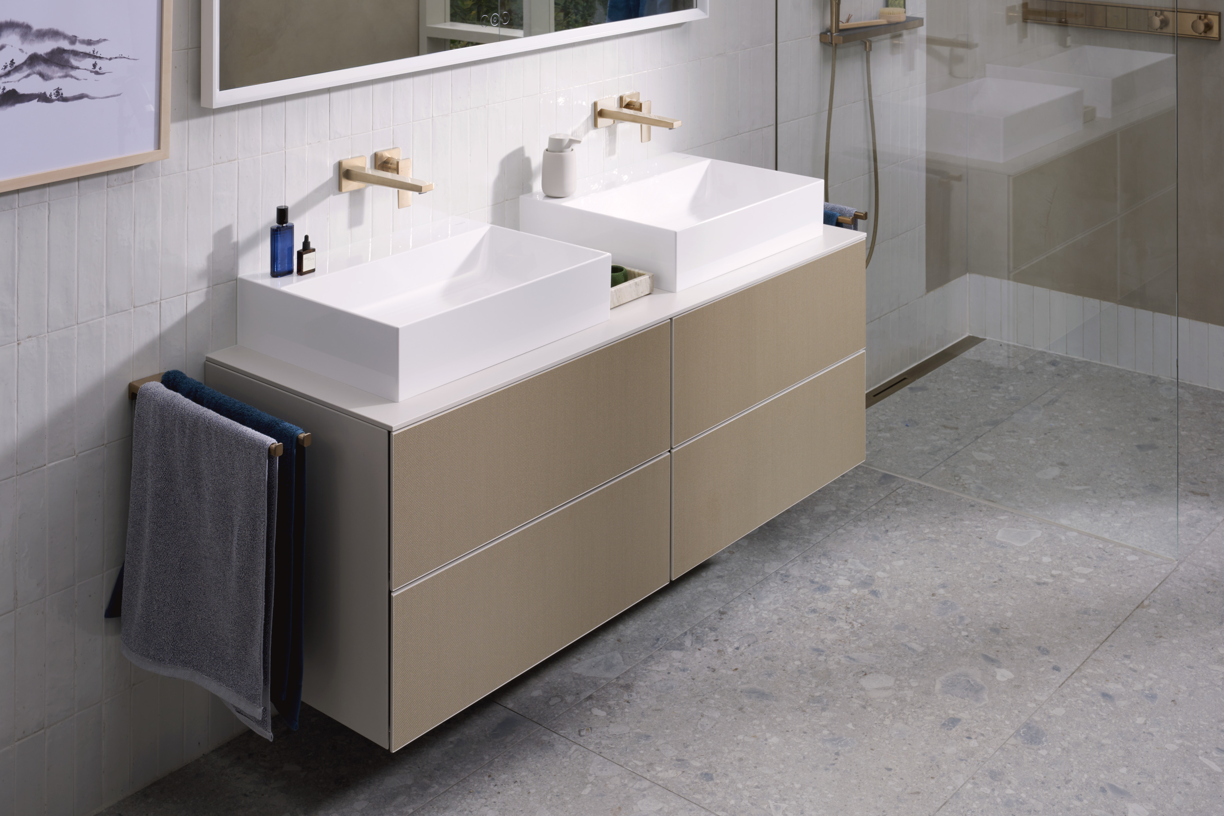 Close-up: Single lever basin mixer for concealed installation wall-mounted with lever handle and spout 22 5 cm
