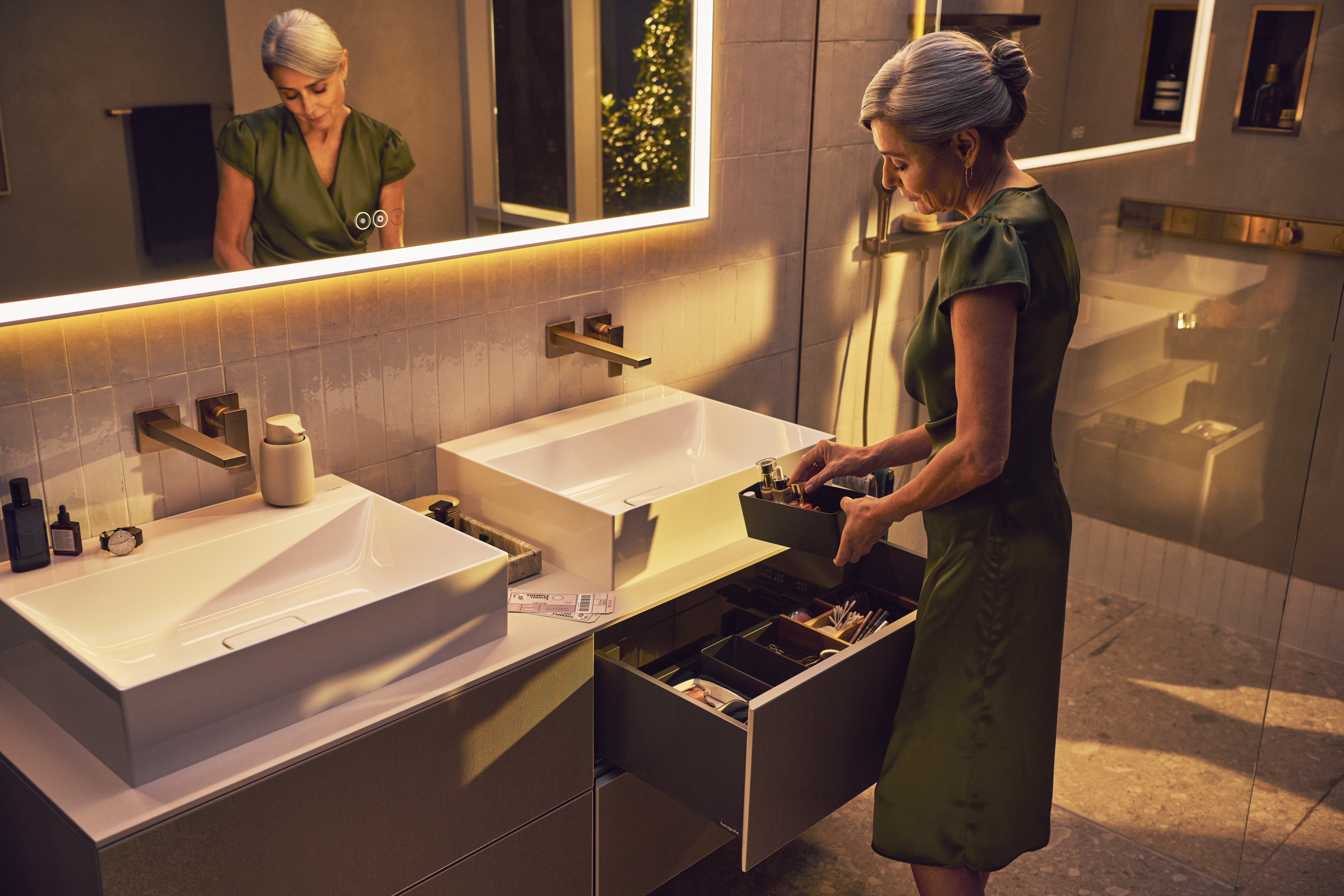Close-up: Single lever basin mixer for concealed installation wall-mounted with lever handle and spout 22 5 cm