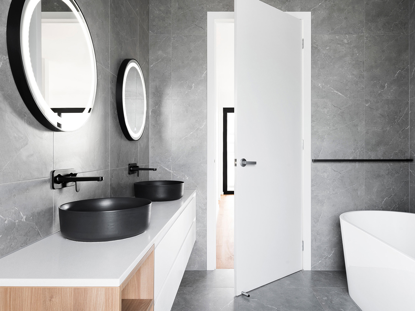Natural stone in the bathroom – A feeling of warmth and infinity