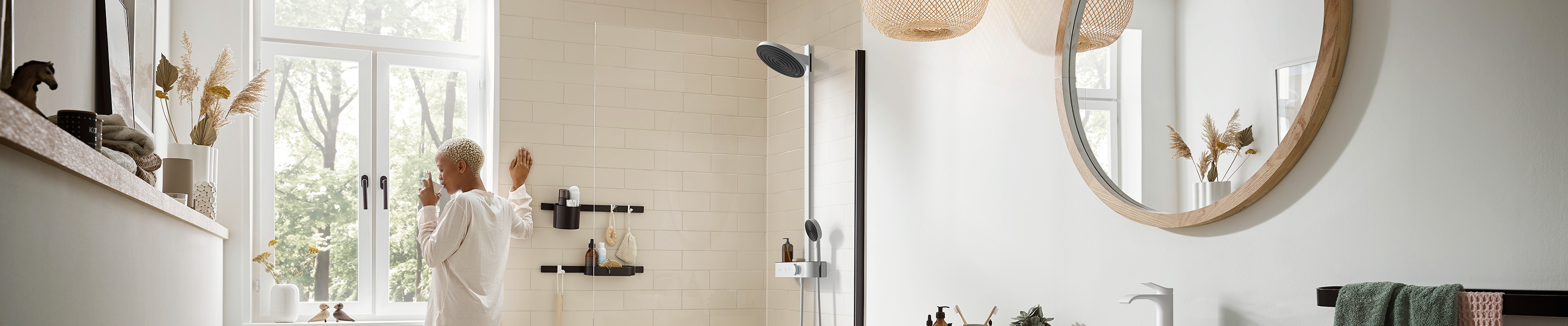 Pulsify: Stylish hansgrohe shower system in Matte Black. 