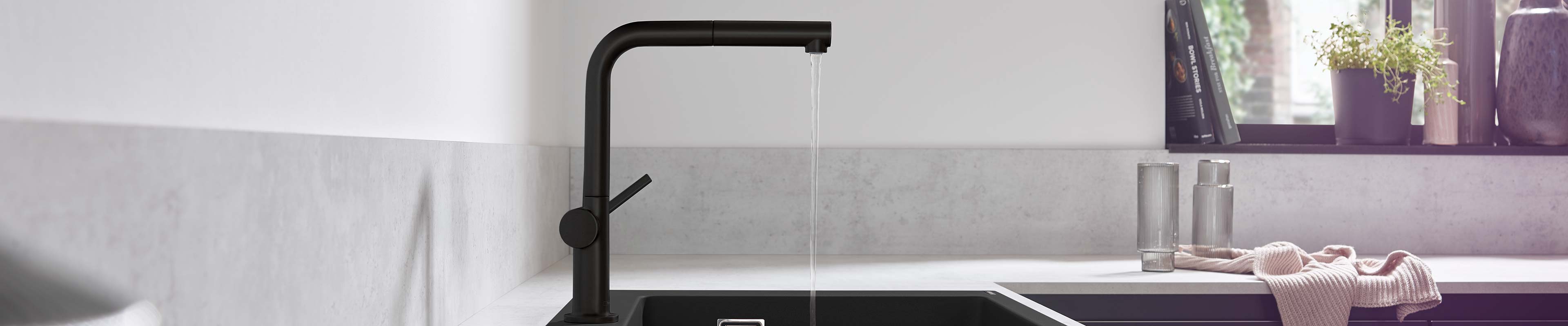 Talis M54 in L-shape in the Matte Black surface finish