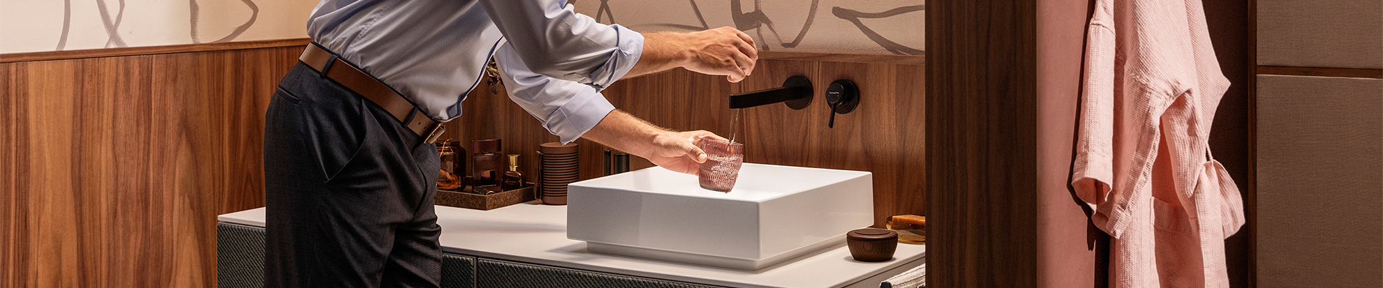 Man washing his hands at a Xuniva Evo bowl.