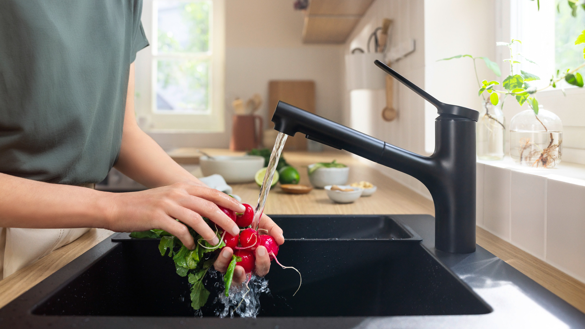 Zesis M33 rinsing off vegetables.